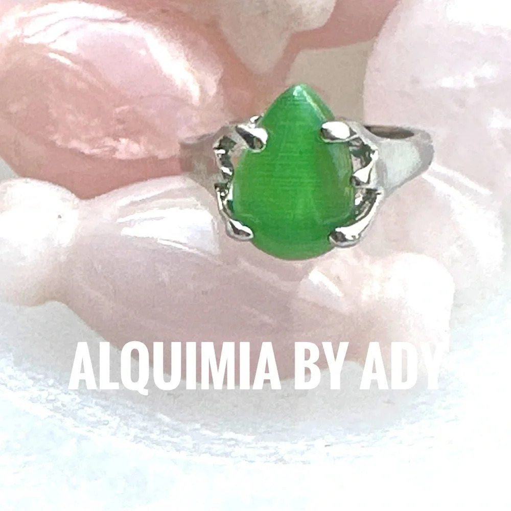 Green cat’s eye silver gem ring